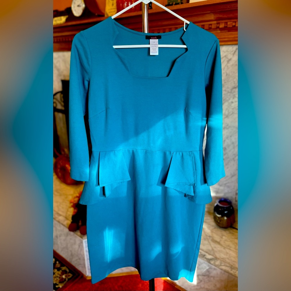 MARK by Avon NWOT cut out neckline peplum holiday dress Green L/G Long sleeves